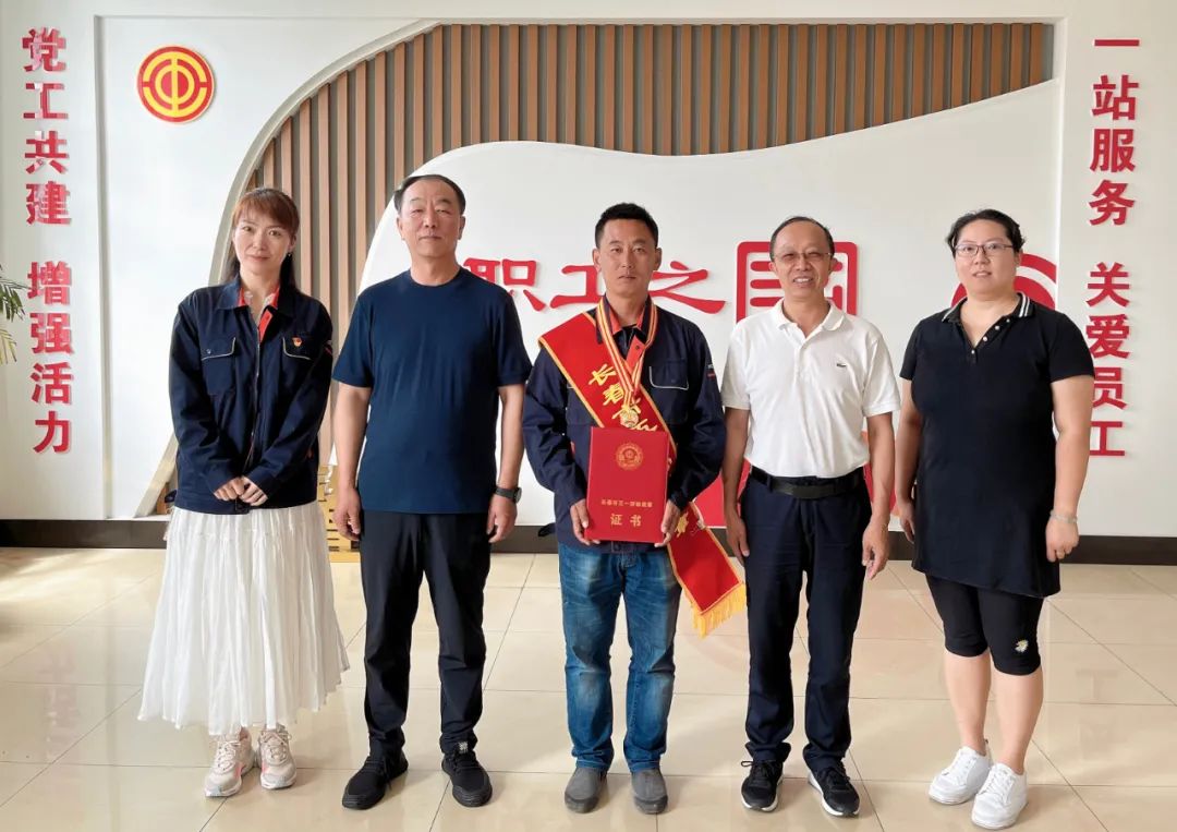 魯振宇同志榮獲2022年“長(zhǎng)春市五一勞動(dòng)獎(jiǎng)?wù)隆狈Q號(hào)